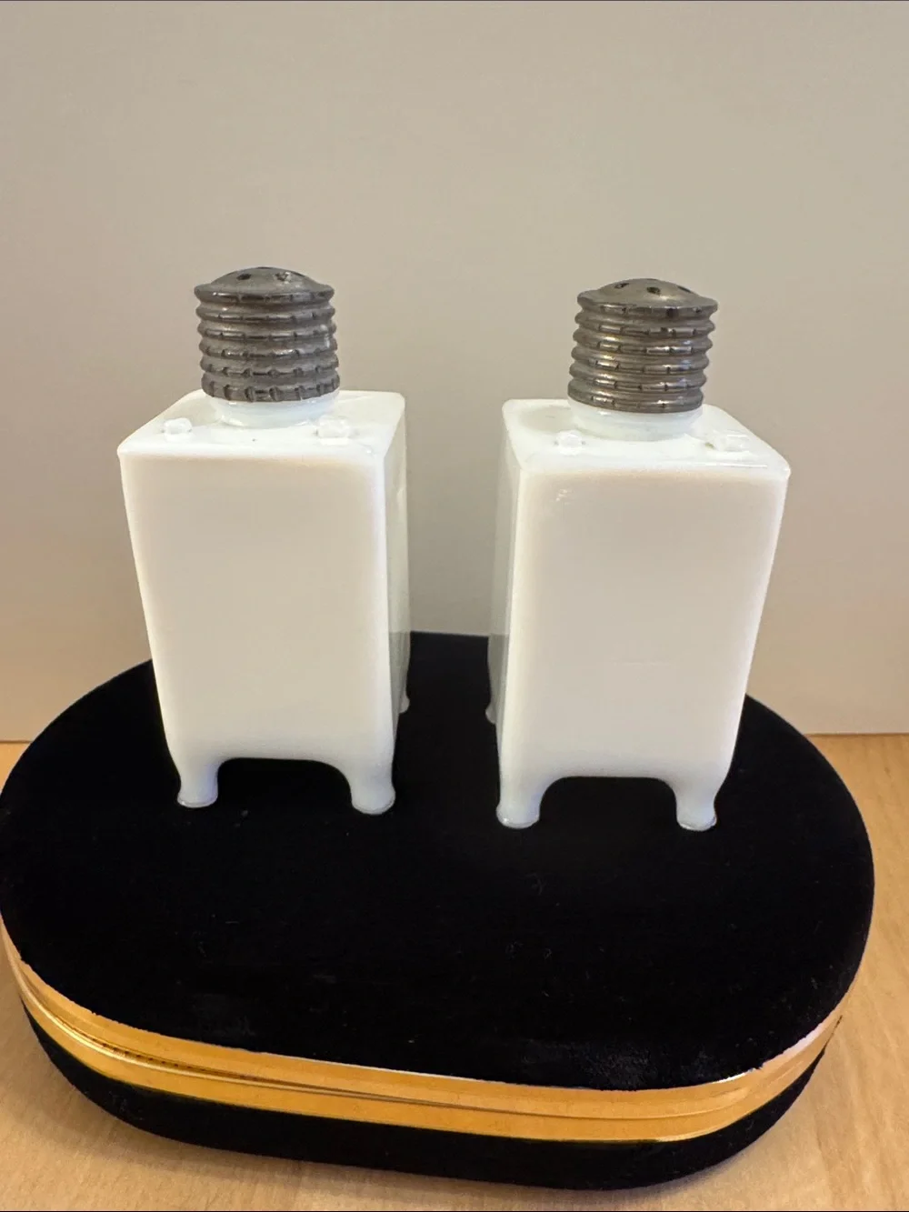 VTG milk glass salt & pepper shakers GE pattern icebox design